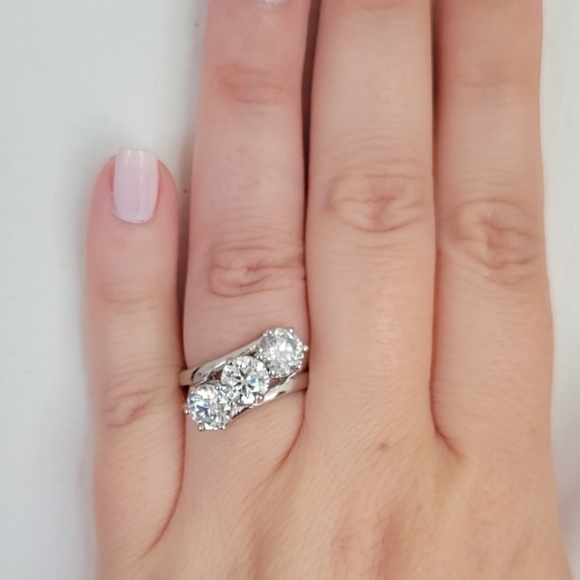 New 3ct Beautiful Moissanite Diamond Ring - Picture 2 of 10